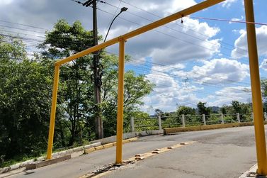 Tr&acirc;nsito &eacute; interditado na ponte entre Taquara e Parob&eacute; ap&oacute;s acidente com caminh&atilde;o