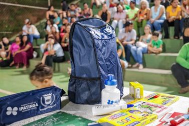 Começa a entrega dos kits escolares para os estudantes de Ipatinga