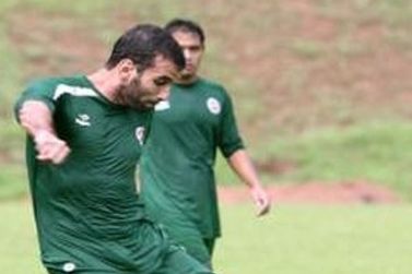 Ex-jogador do Ipatinga FC, L&eacute;o Medeiros, sofre tentativa de atropelamento
