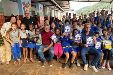 Fabriciano entrega kits escolares para cerca de 10 mil alunos da rede municipal
