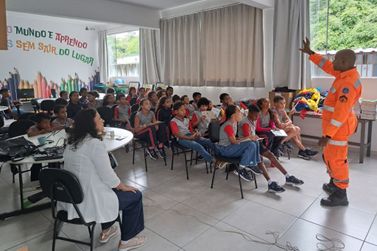 Projeto Bombeiro nas Escolas inicia atividades em escolas de Tim&oacute;teo