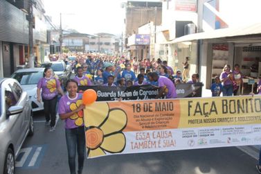Caminhada refor&ccedil;a luta antimanicomial e prote&ccedil;&atilde;o infantojuvenil em Fabriciano