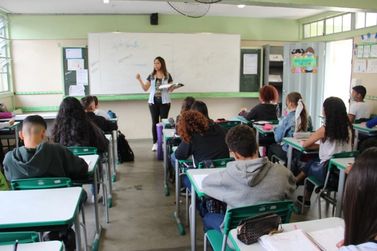 Governo de Minas sanciona reajuste para docentes da educa&ccedil;&atilde;o b&aacute;sica