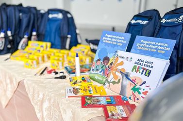 Ipatinga inicia entrega de kits escolares para 24 mil alunos da rede municipal