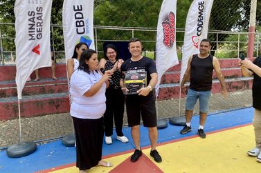 Prefeitura de Tim&oacute;teo entrega quadra revitalizada no bairro Olaria