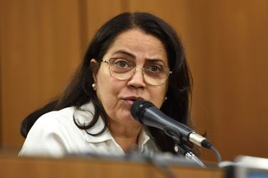 &Eacute; fake que Ros&acirc;ngela Reis n&atilde;o assinou PEC pelo fim da escala 6x1