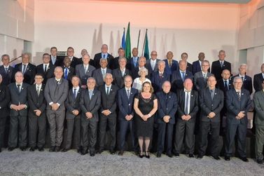 Diretoria eleita da AAPI &eacute; diplomada em solenidade festiva em Ipatinga