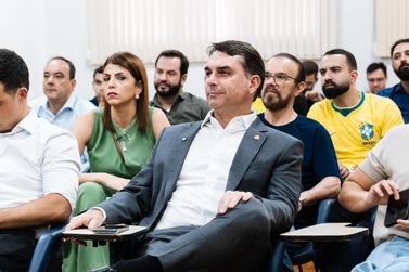 Lincoln Drumond acompanha Fl&aacute;vio Bolsonaro em agenda oficial em Belo Horizonte