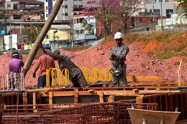 Mercado Central de Ipatinga avan&ccedil;a com concretagem de baldrame