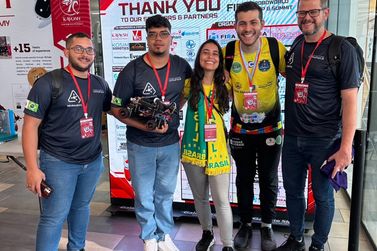Alunos da Uni&Uacute;nica disputam a Copa do Mundo de Rob&oacute;tica em Markham, no Canad&aacute;