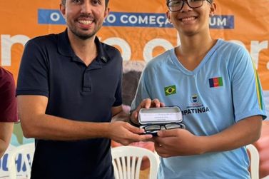 Alunos de Ipatinga come&ccedil;am a receber &oacute;culos gratuitos de programa municipal