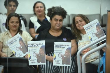 Celinho viabiliza retomada da obra de escola em Santana do Para&iacute;so