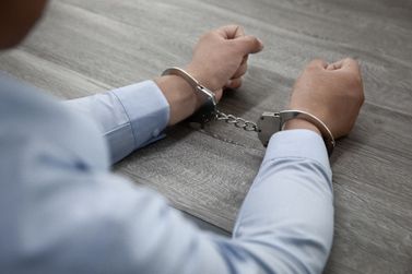 Foragido &eacute; recapturado ao tentar fugir pelo telhado em Santana do Para&iacute;so