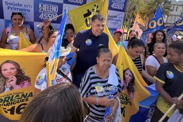 Heleno do Hospital re&uacute;ne apoiadores em caminhada pelo bairro Esperan&ccedil;a, em Ipatinga