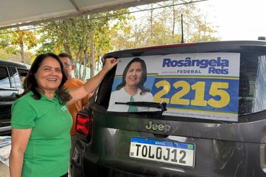 Mais de mil carros participam de adesiva&ccedil;o de Ros&acirc;ngela Reis em Ipatinga