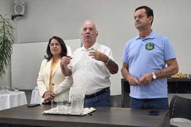 Prefeito de Par&aacute; de Minas anuncia apoio &agrave; reelei&ccedil;&atilde;o de Ros&acirc;ngela Reis