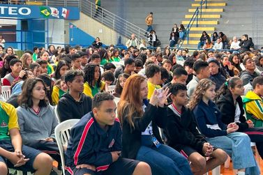 Tim&oacute;teo inicia semestre letivo com palestra motivacional para 800 alunos da rede municipal