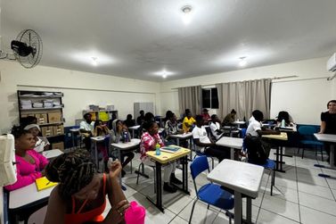 Curso de portugu&ecirc;s ajuda estrangeiros a se integrarem em Itapema