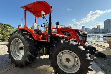 Itapema recebe trator para fortalecer Col&ocirc;nia de Pescadores Z-19