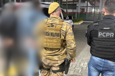 Dupla procurada por homic&iacute;dio no Paran&aacute; &eacute; presa enquanto se escondia em Cambori&uacute;