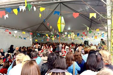Idosos celebram Festa Junina no CCI, na tarde deste s&aacute;bado na Meia Praia