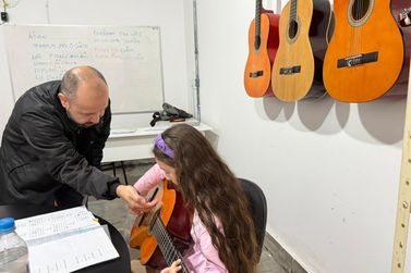 Projeto Cultura Para Todos oferece aulas gratuitas de viol&atilde;o em Itapema