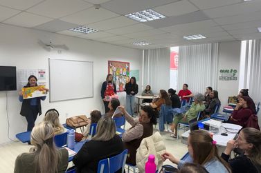 Rede Municipal de Ensino encerra forma&ccedil;&atilde;o do Alfabetiza SC
