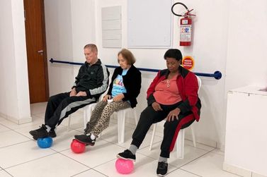 Servi&ccedil;o gratuito de fisioterapia auxilia idosos na recupera&ccedil;&atilde;o motora em Itapema