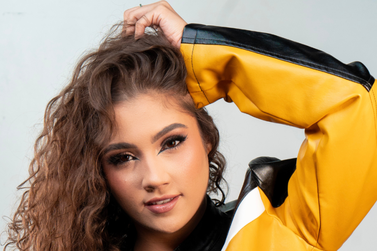 Thauane realiza show nacional neste s&aacute;bado no Porto Belo Hall, em Porto Belo (SC)