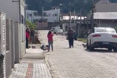 Homem morre ap&oacute;s ser atingido por disparos no Alto S&atilde;o Bento, em Itapema