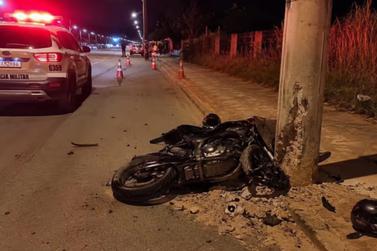 Motociclista morre ap&oacute;s colidir contra poste durante a madrugada em Porto Belo