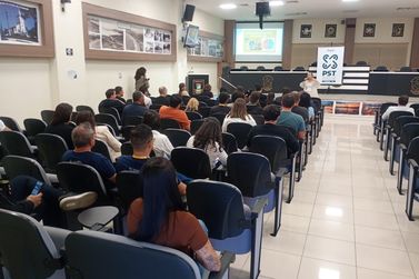 Servidores da C&acirc;mara de Itapema participam de palestra sobre sa&uacute;de mental
