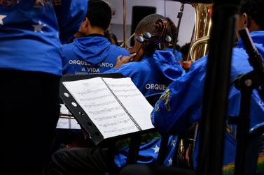 Orquestrando a Vida encanta estudantes Porto Belo com apresenta&ccedil;&atilde;o no Palco das Artes