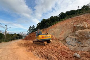 Detona&ccedil;&atilde;o de rochas bloqueia Morro do Encano nesta sexta-feira (04)