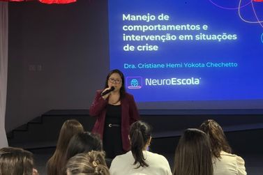 Forma&ccedil;&atilde;o orienta professores sobre gest&atilde;o de crises nas escolas de Itapema