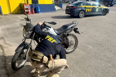 Moto furtada h&aacute; quatro dias &eacute; recuperada na BR-101 em Itapema