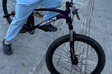 V&iacute;deo: Homem leva bicicleta de crian&ccedil;a de 7 anos enquanto brincava com amigos na Rua 295