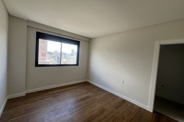 Apartamento &agrave; venda - 184m&sup2; - Meia Praia