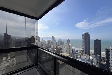 Apartamento &agrave; venda - 206m&sup2; - Meia Praia