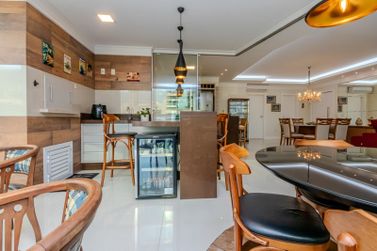Apartamento &agrave; venda - 159m&sup2; - Meia Praia