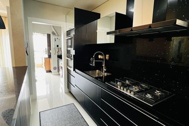Apartamento &agrave; venda - 117m&sup2; - Meia Praia