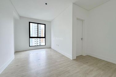Apartamento &agrave; venda - 206m&sup2; - Meia Praia