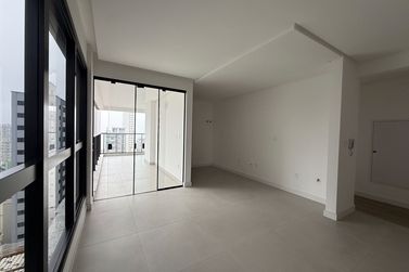 Apartamento &agrave; venda - 136m&sup2; - Meia Praia