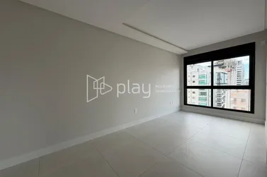 Apartamento &agrave; venda - 141m&sup2; - Meia Praia