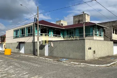 Casa &agrave; venda - 340m&sup2; - Meia Praia