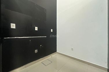 Sala Comercial &agrave; venda - 512m&sup2; - Meia Praia