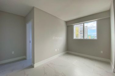 Apartamento &agrave; venda - 157m&sup2; - Meia Praia