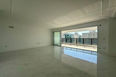 Apartamento &agrave; venda - 180m&sup2; - Meia Praia