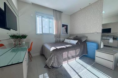 Apartamento &agrave; venda - 192m&sup2; - Centro