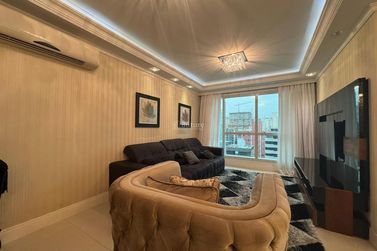 Apartamento &agrave; venda - 171m&sup2; - Meia Praia